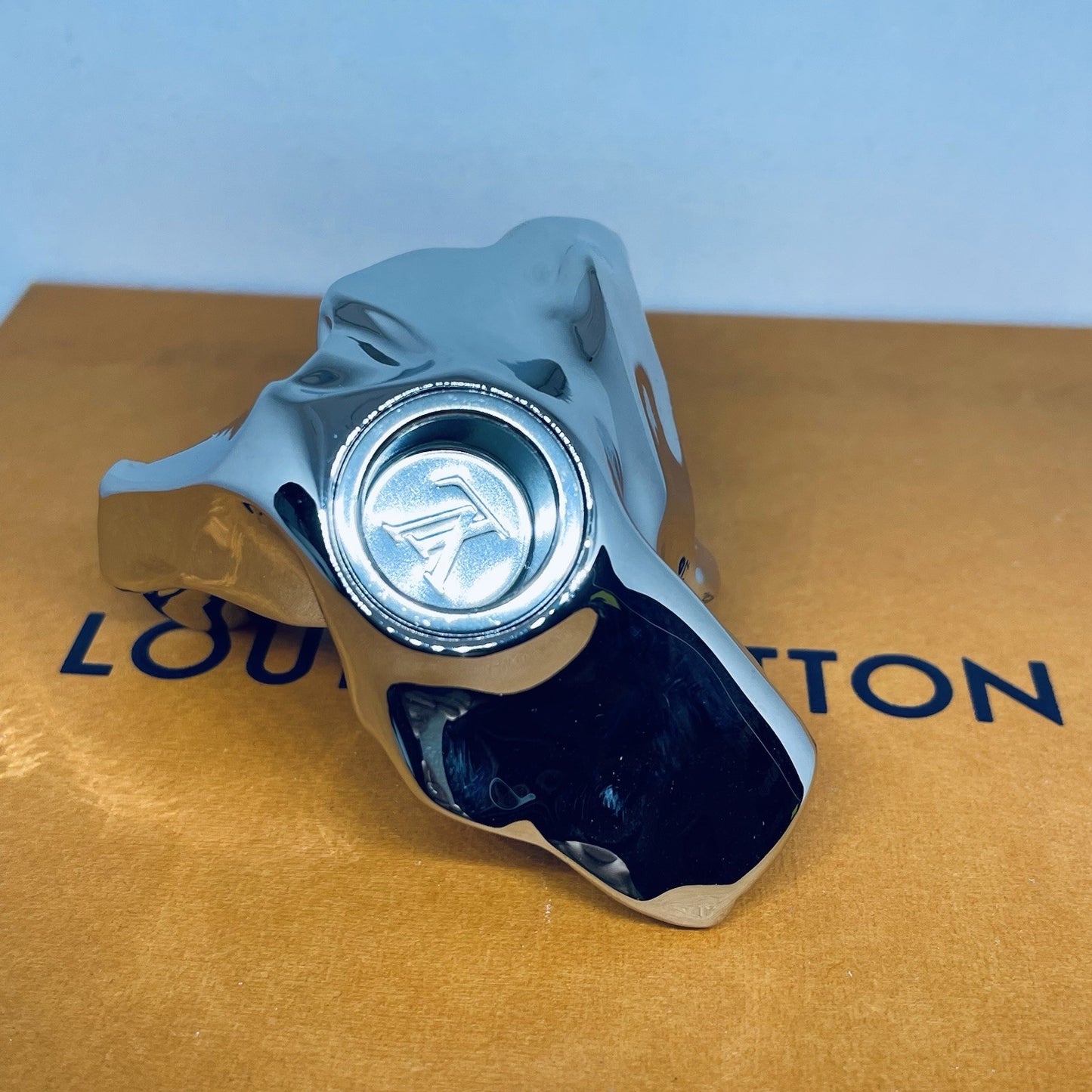 Louis Vuitton The flower aluminium shaped bottle caps