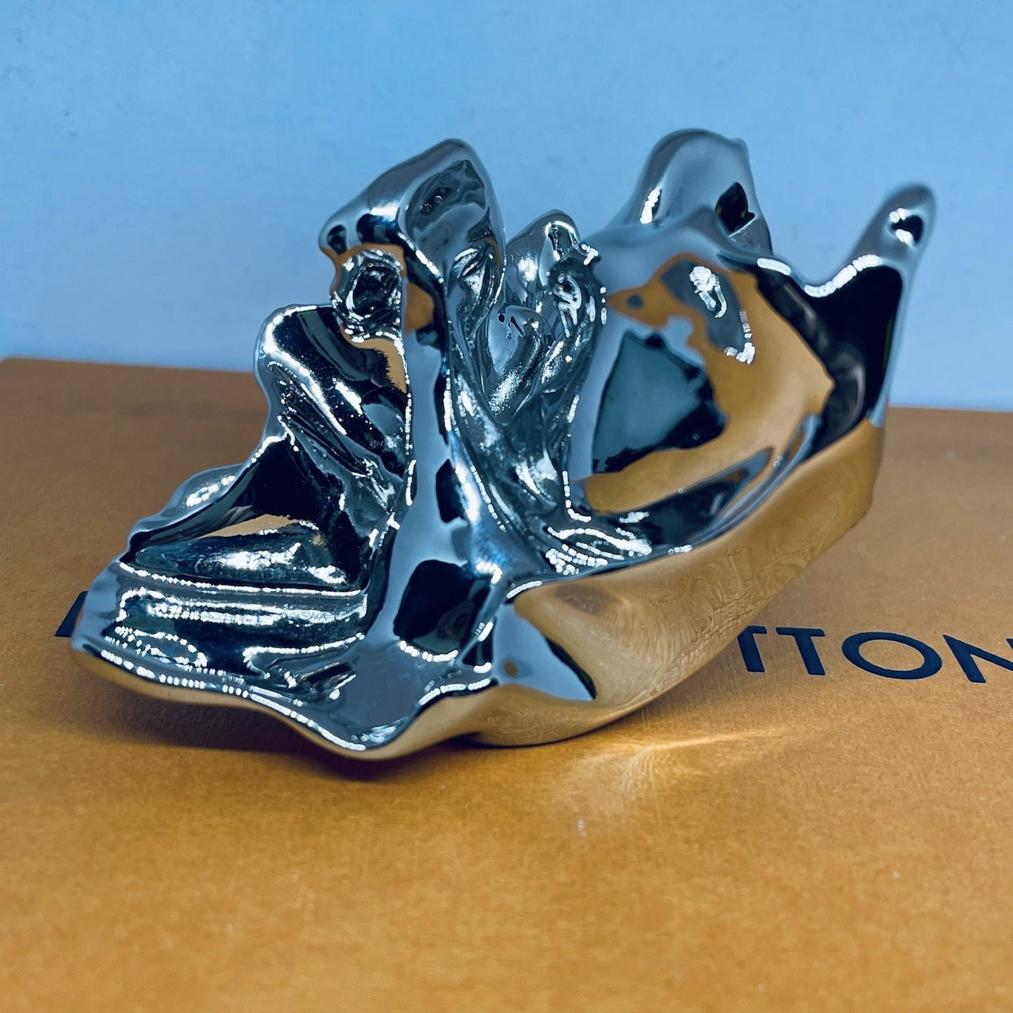 Louis Vuitton The flower aluminium shaped bottle caps