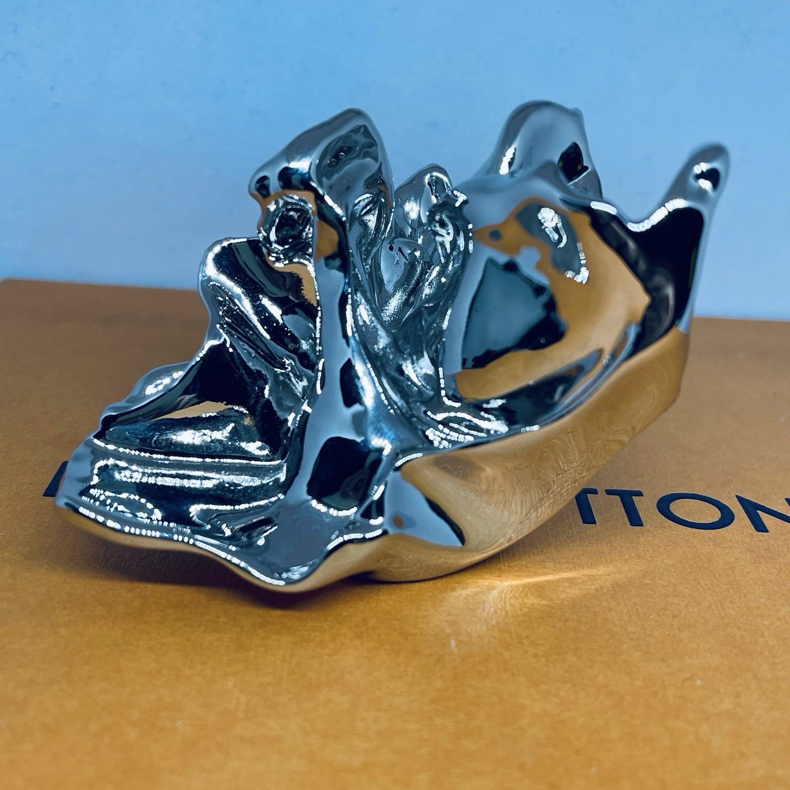 Louis Vuitton The flower aluminium shaped bottle caps
